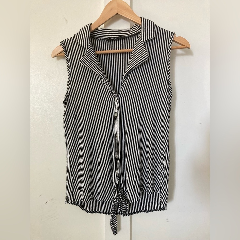 KIM & Cami sleeveless blouse striped mother of pearl button down knot detail